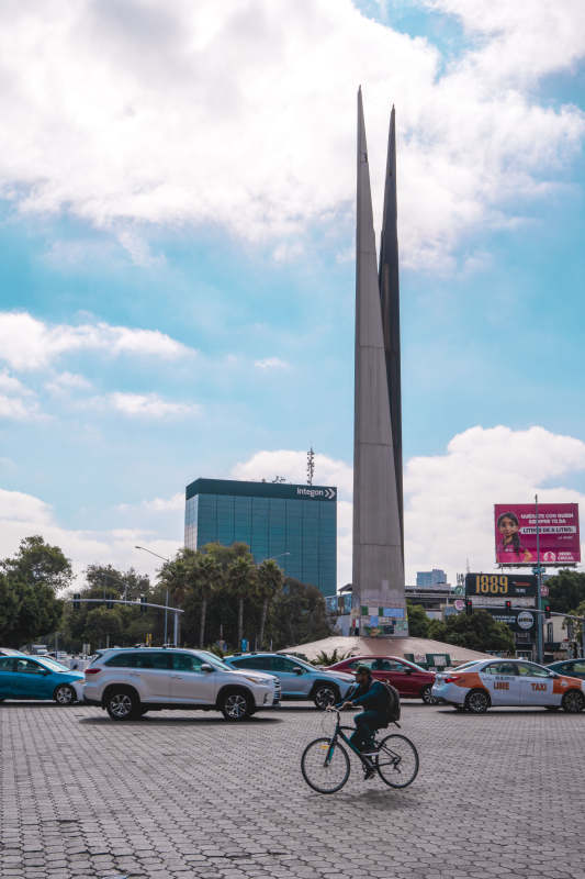 城市广场的标志性塔图片