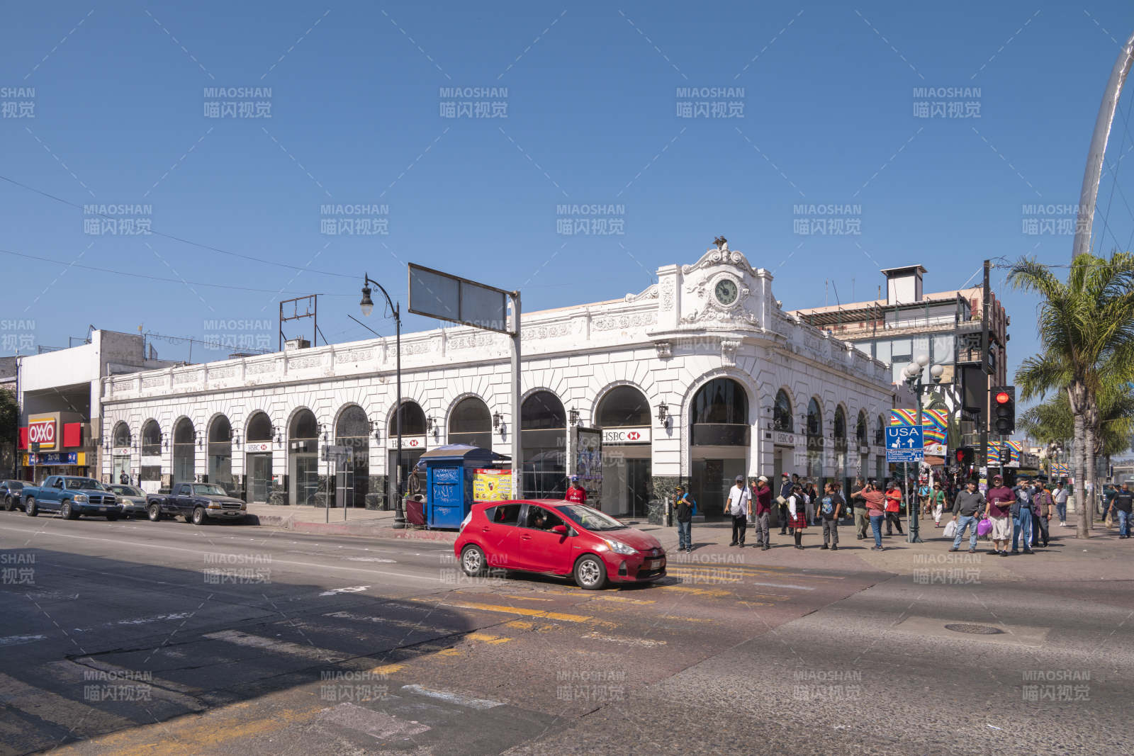 街景建筑与行人图片