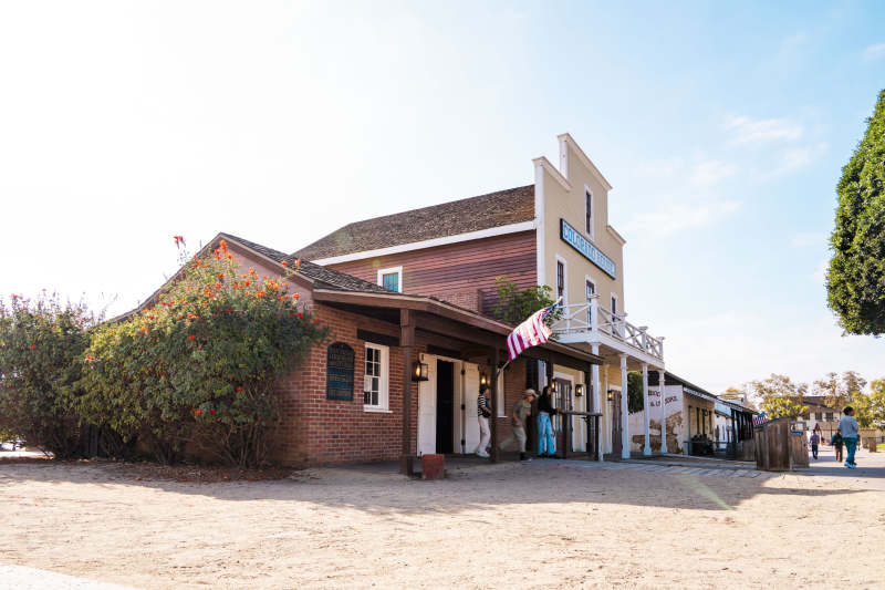 复古小镇建筑风光图片