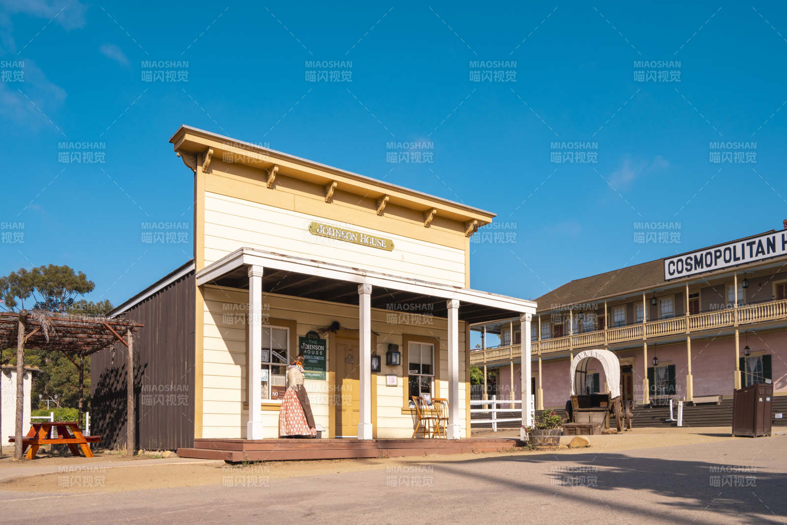 西部小镇风情街景图片