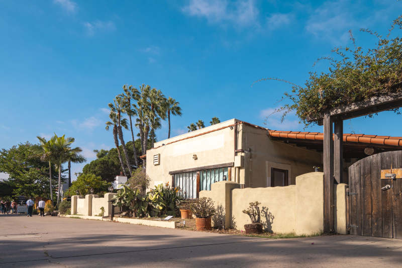 庭院小屋静谧风光图片