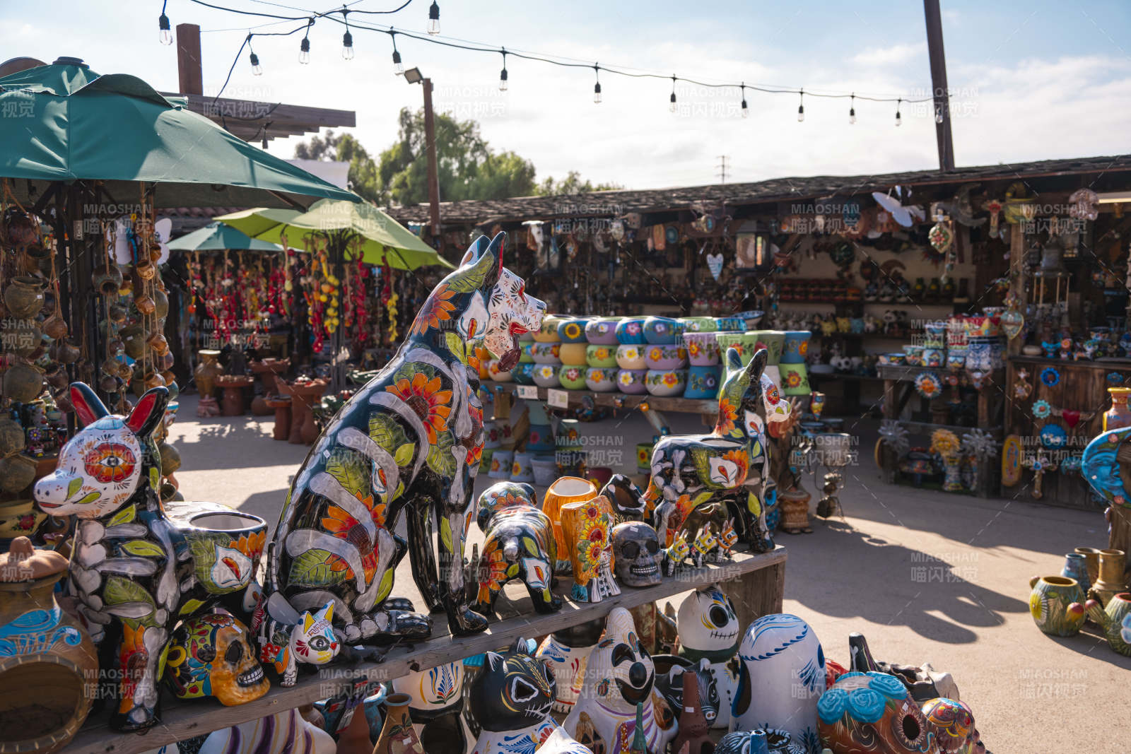 彩绘陶瓷市集图片