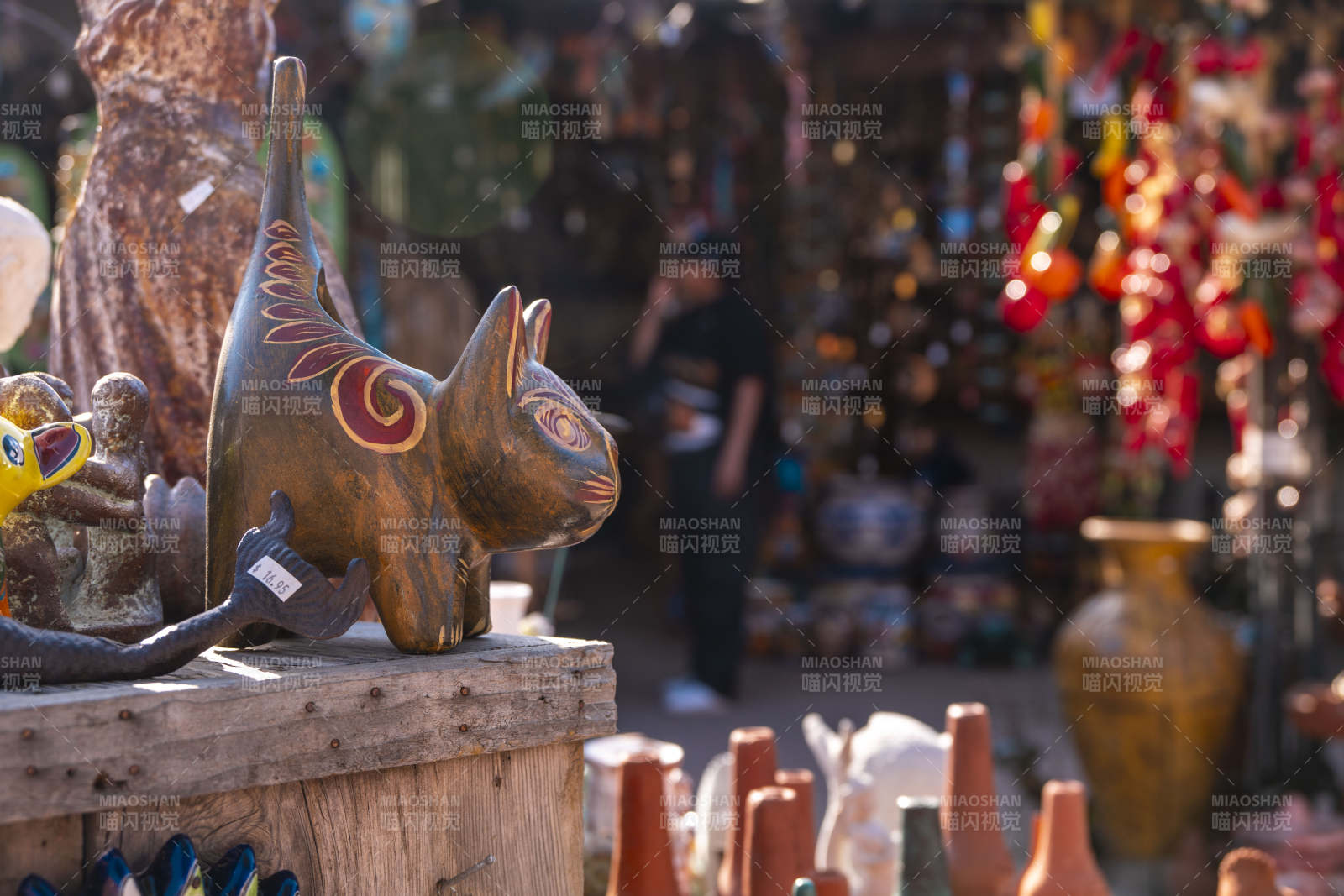 手工艺猫雕像图片