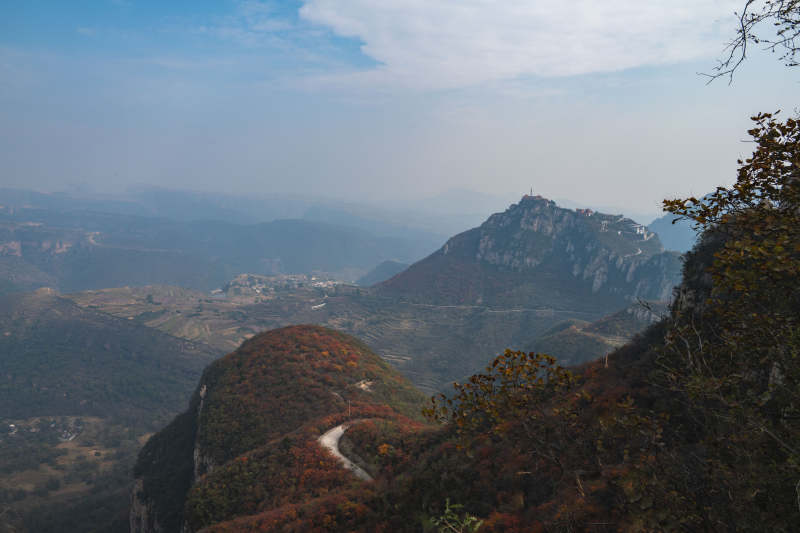 山间秋色如画图片