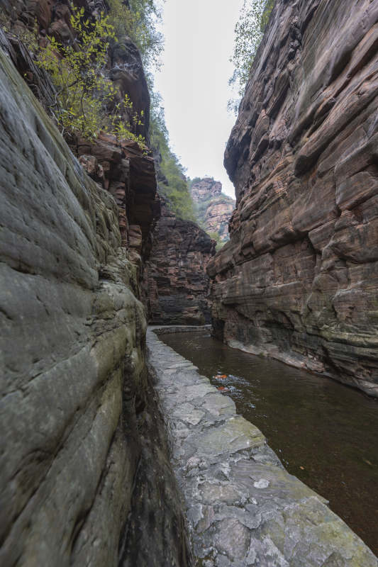 河北邢台汤山八里峡曲径通幽图片