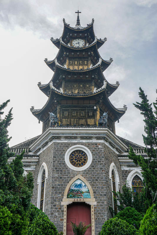 中式教堂塔楼图片