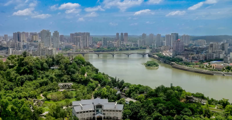 城市河畔风光图片