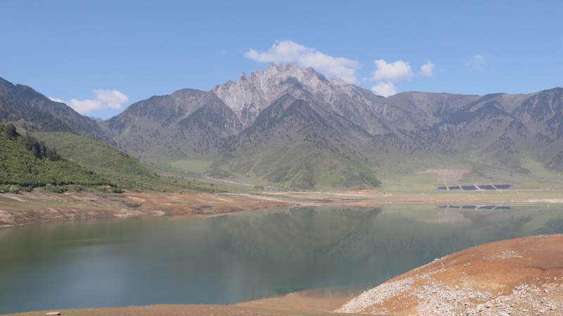 山湖静谧风光图片
