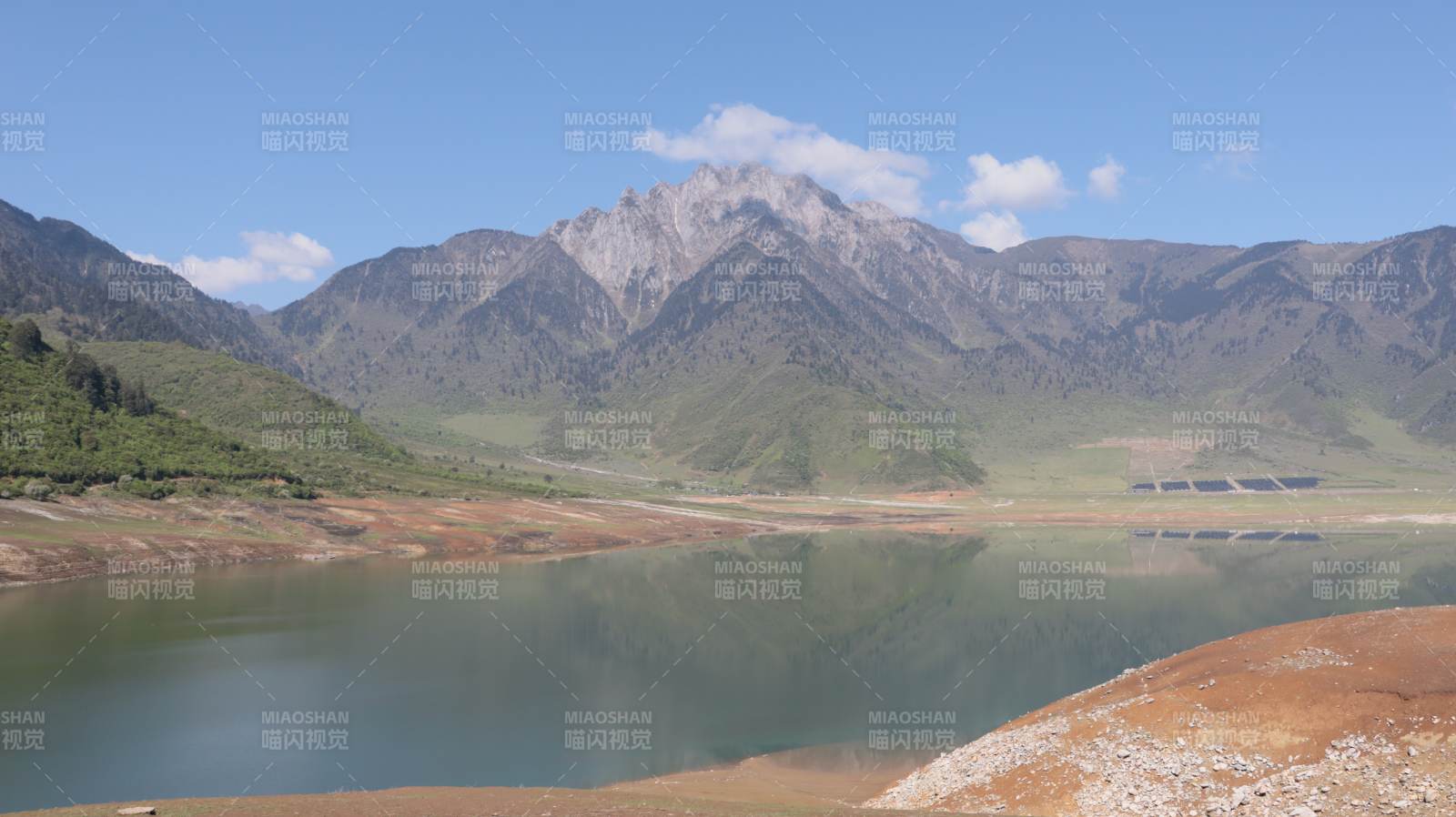 山湖静谧风光图片