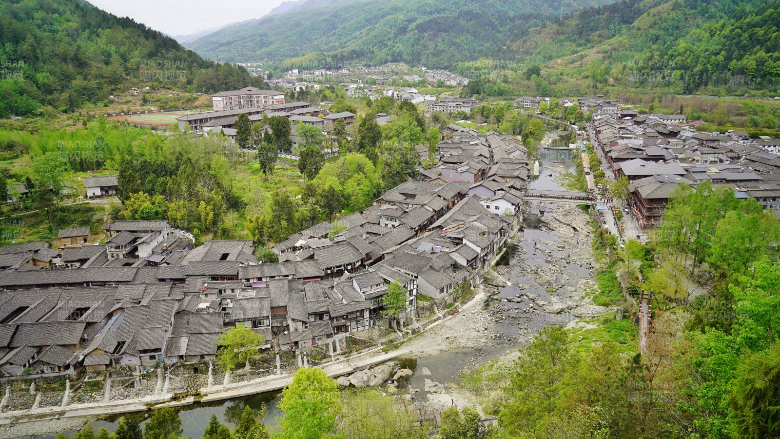 山水古镇风光图片