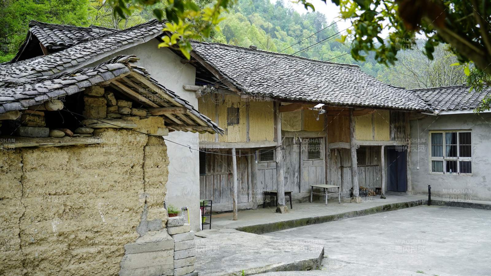 古朴乡村院落图片