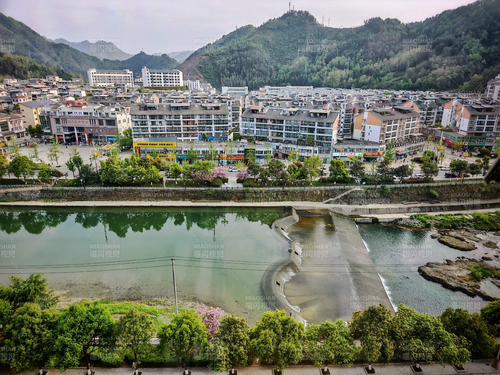 山水小镇风光图片