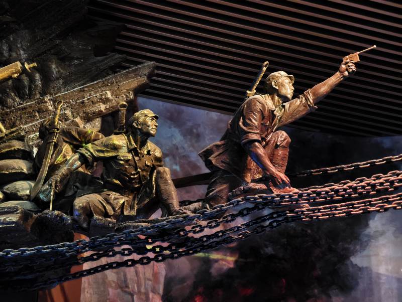 铁链上的战士图片