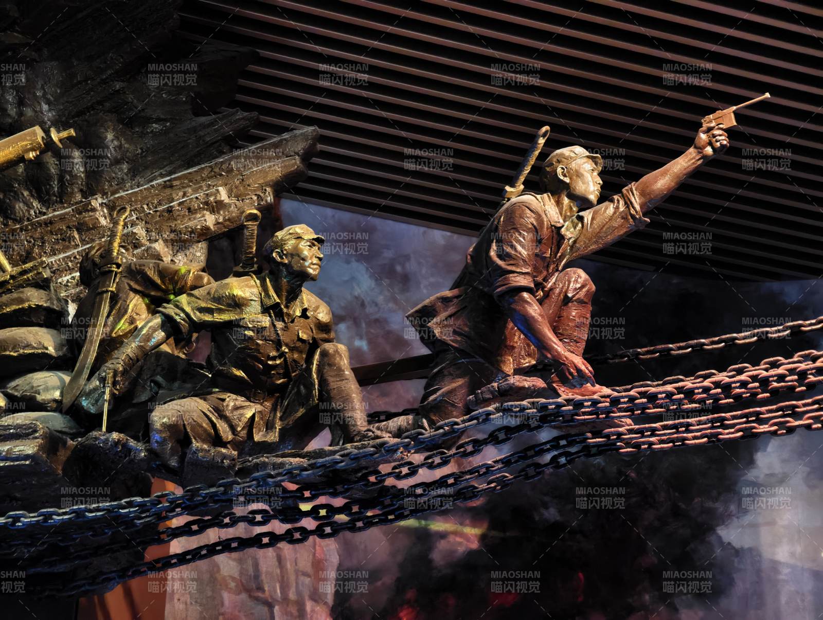 铁链上的战士图片