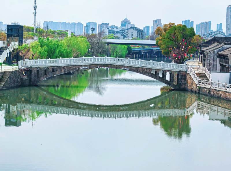 拱桥映水城景图片