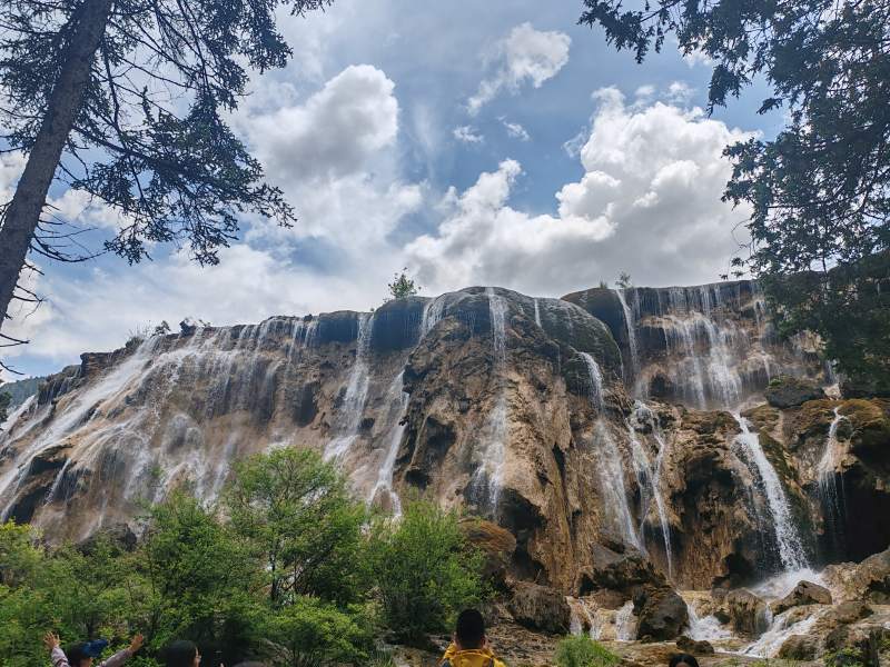 壮观瀑布群图片