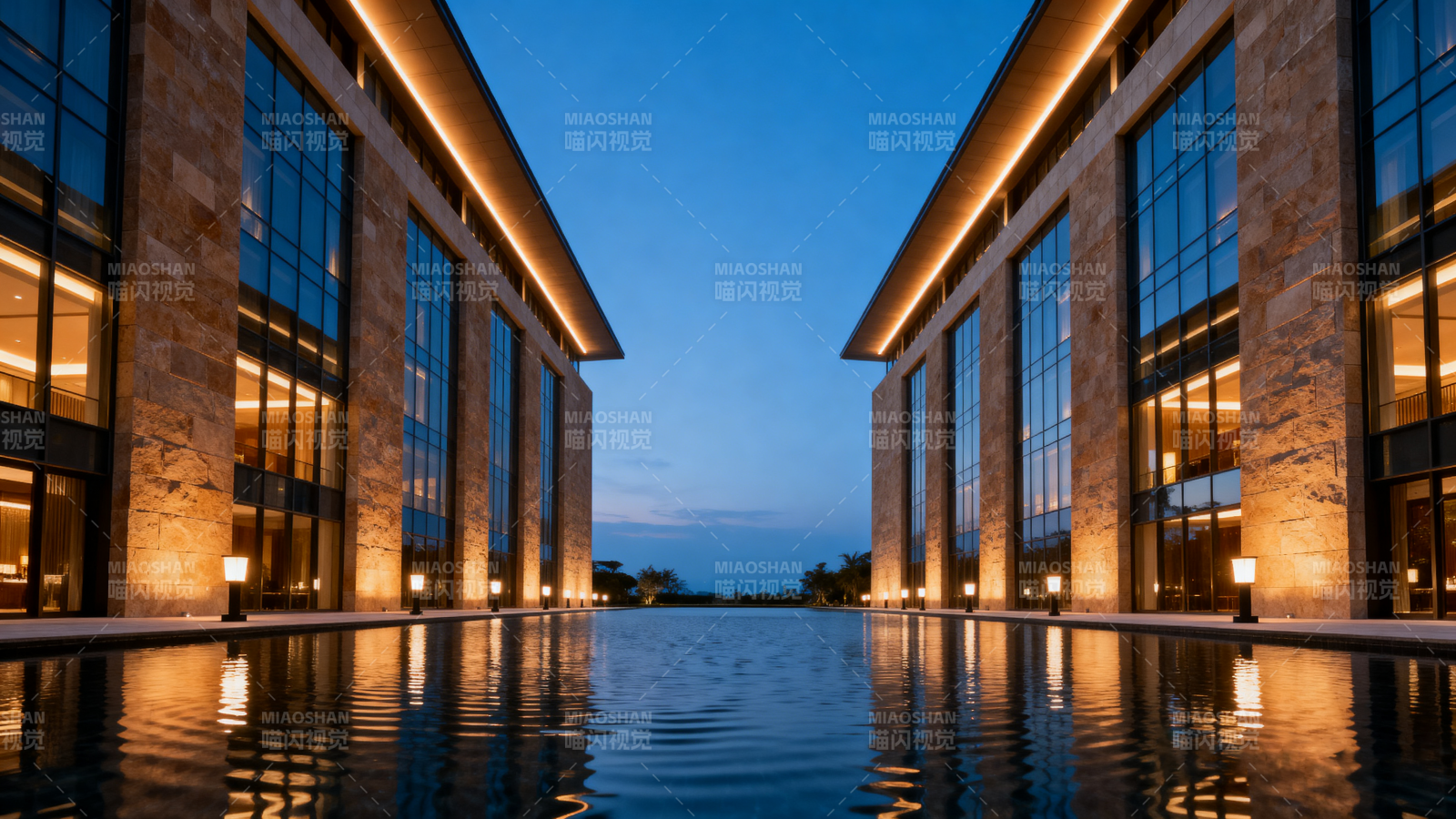 现代建筑夜景倒影图片