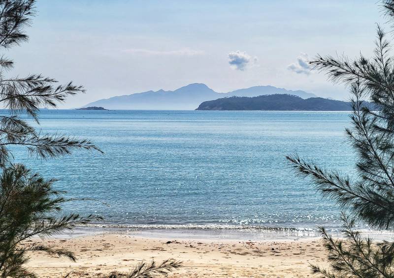 碧海蓝天 静谧沙滩图片
