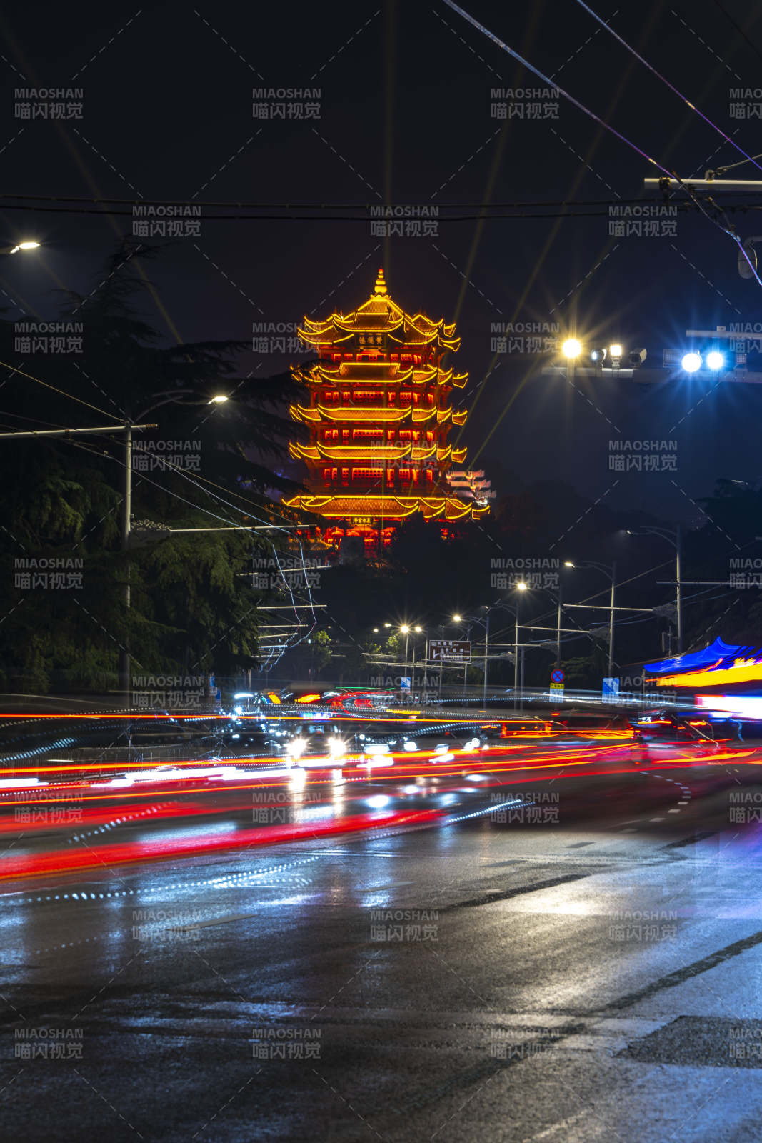 夜色中的宝塔图片