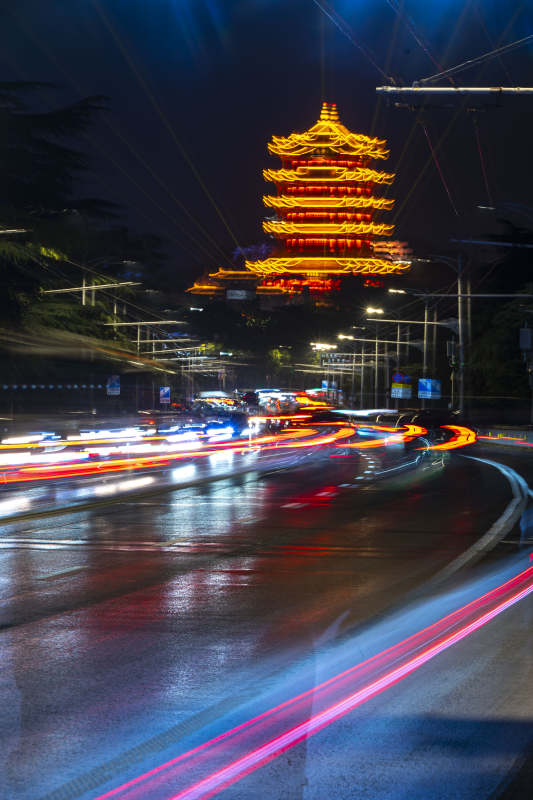 夜色中的塔楼光影图片