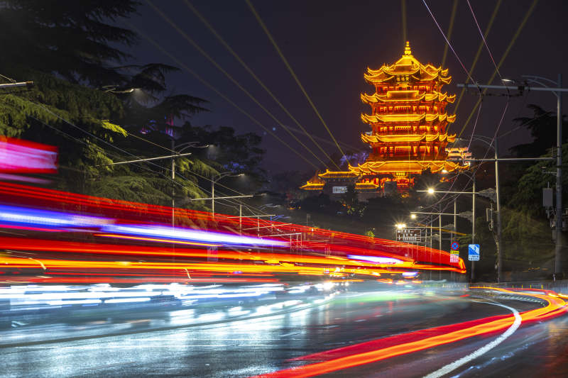夜景流光塔影图片