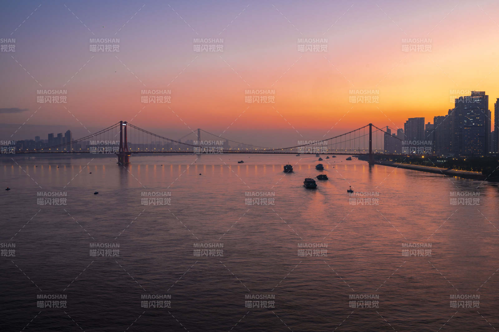 夕阳下的大桥美景图片