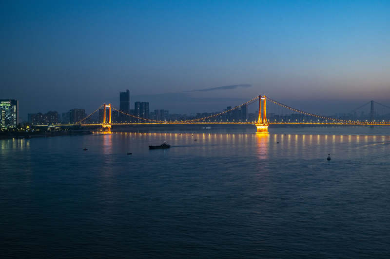 夜幕下的大桥美景图片