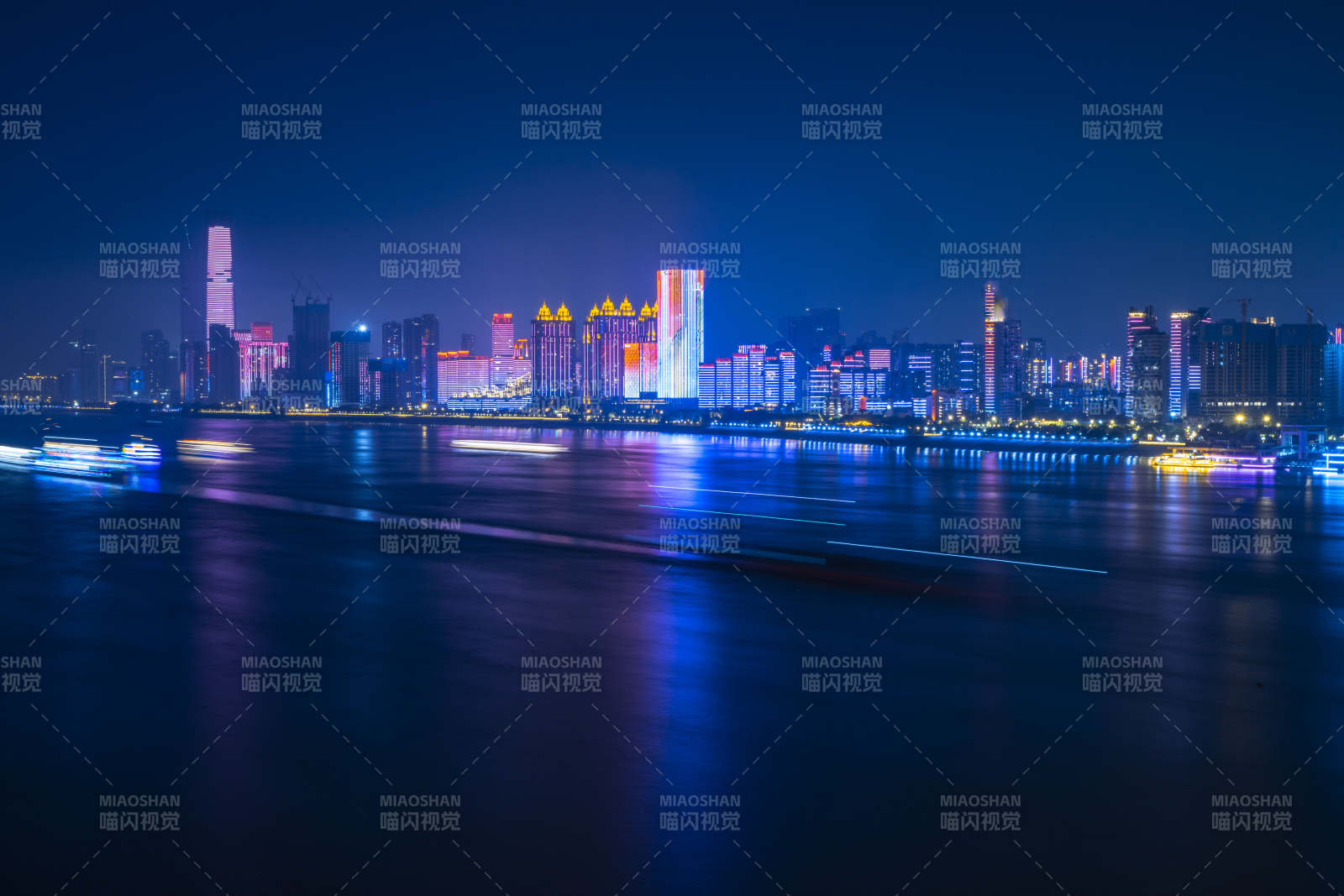 夜幕下的城市灯火图片