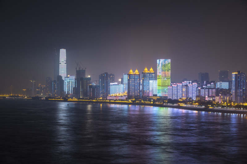 夜幕下的城市灯火图片