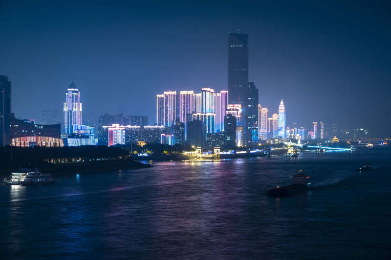 夜幕下的城市灯火图片