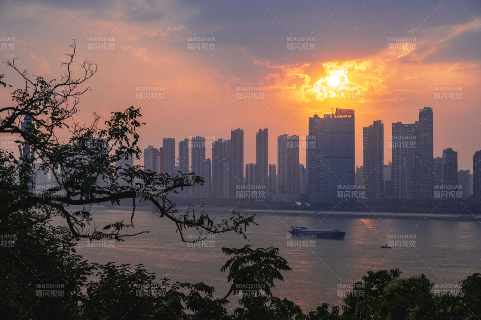 城市日落美景图片