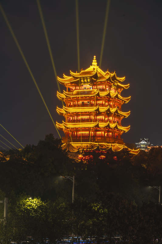 夜光古塔璀璨夺目图片