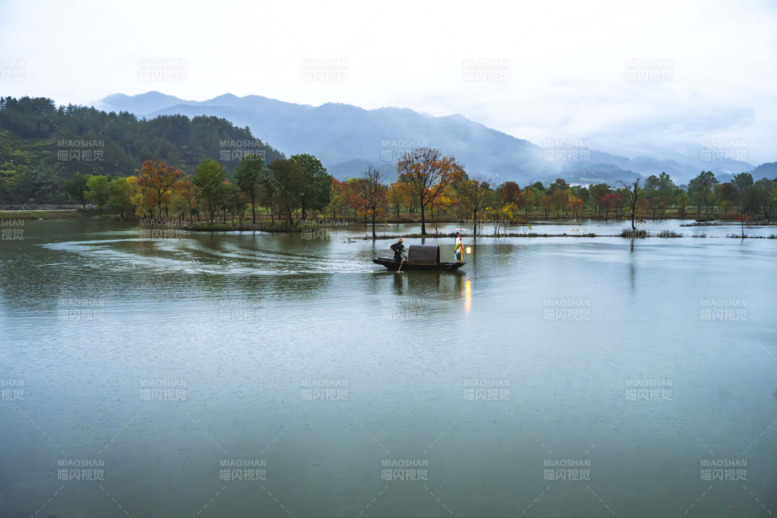 湖光山色秋意浓图片