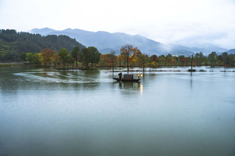 湖光山色秋意浓图片