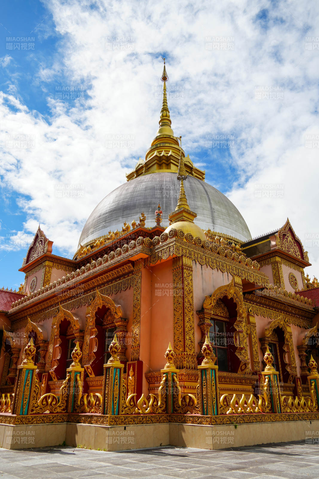 金顶佛殿 庄严神圣图片