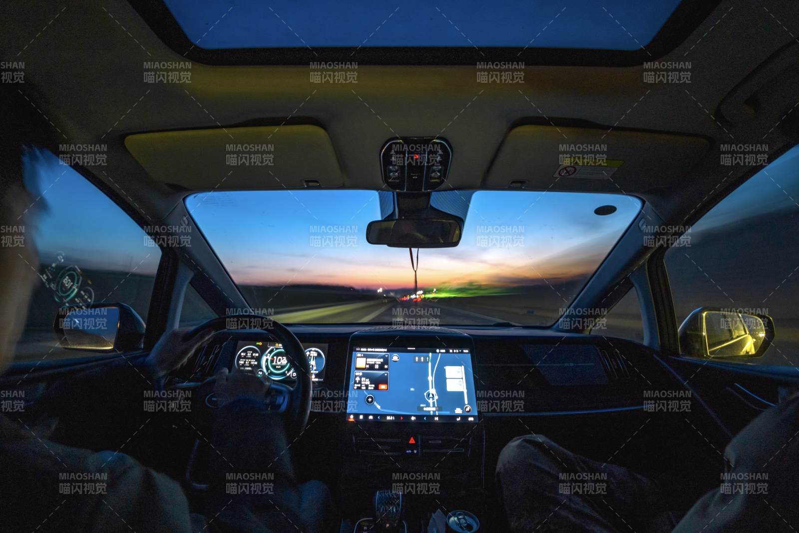 夜幕行车 前方风景图片