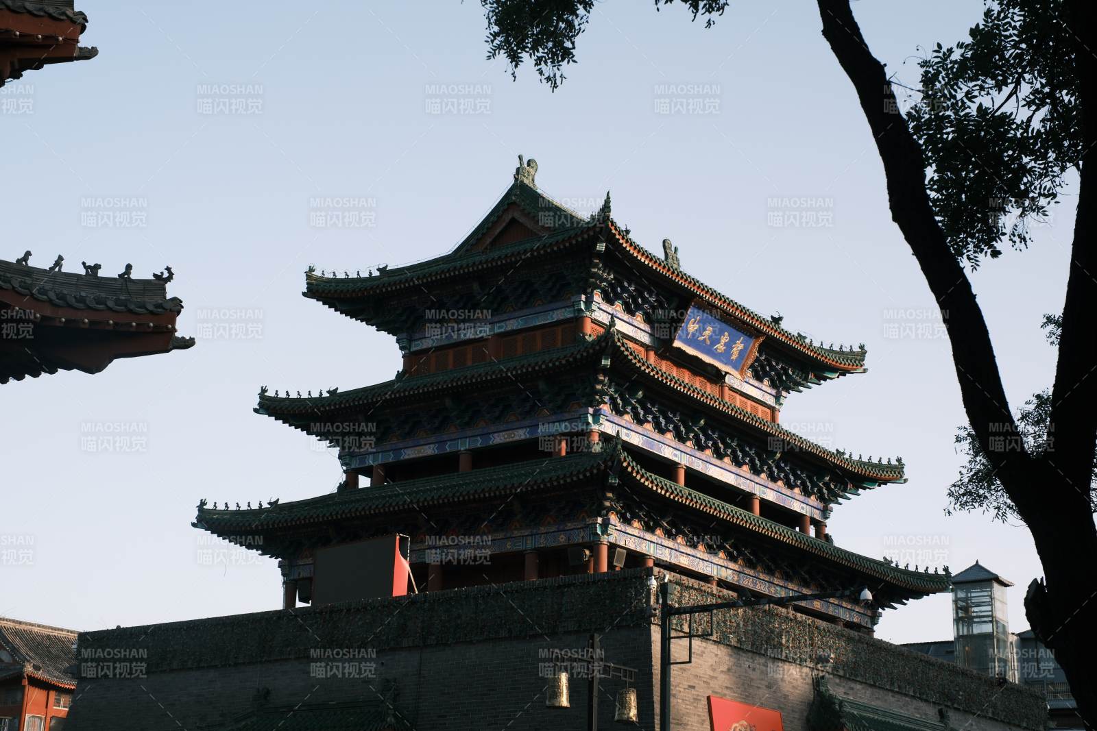 古塔巍峨 飞檐翘角图片