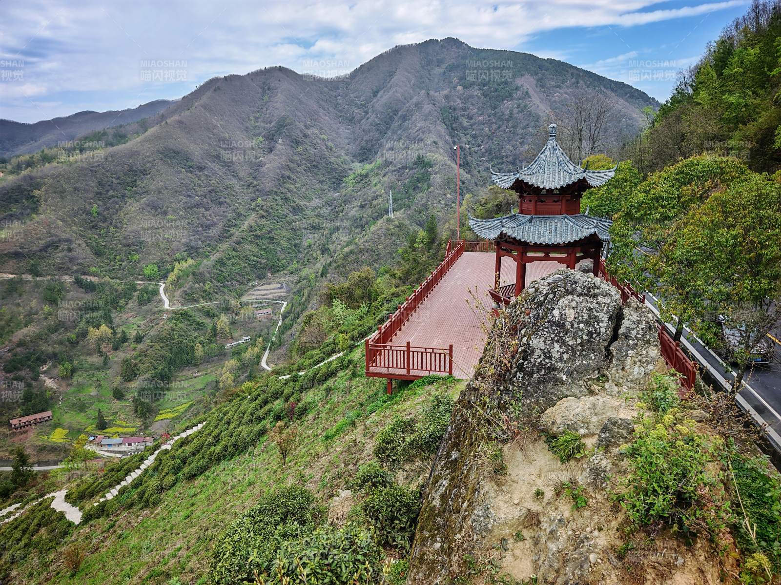 山巅古亭观景图片