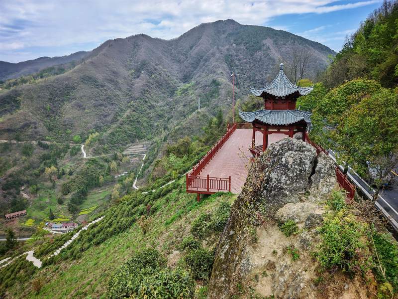 山巅古亭观景图片