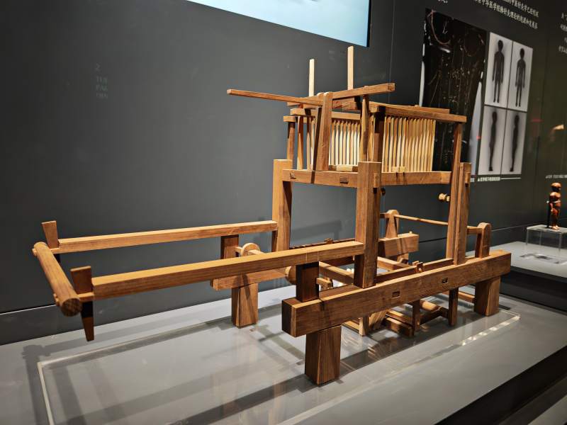 成都考古古代木制织布机图片