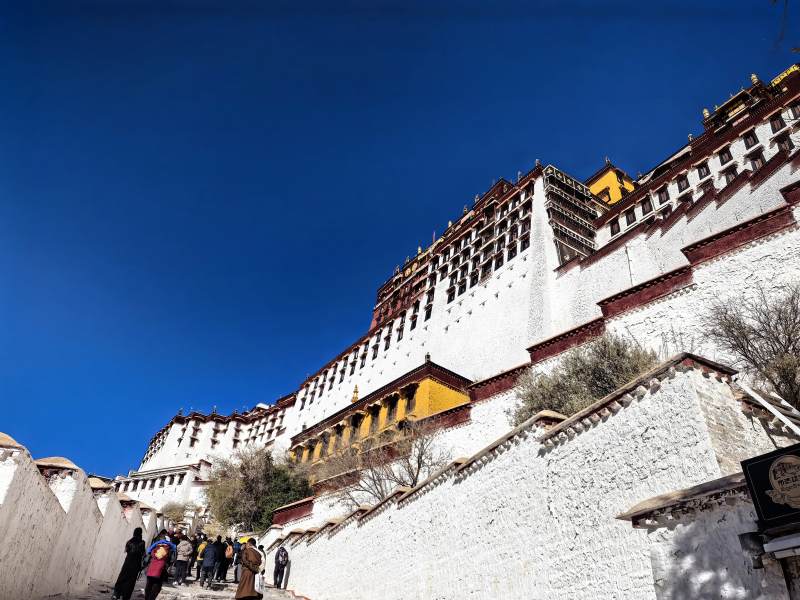 布达拉宫巍峨壮观图片