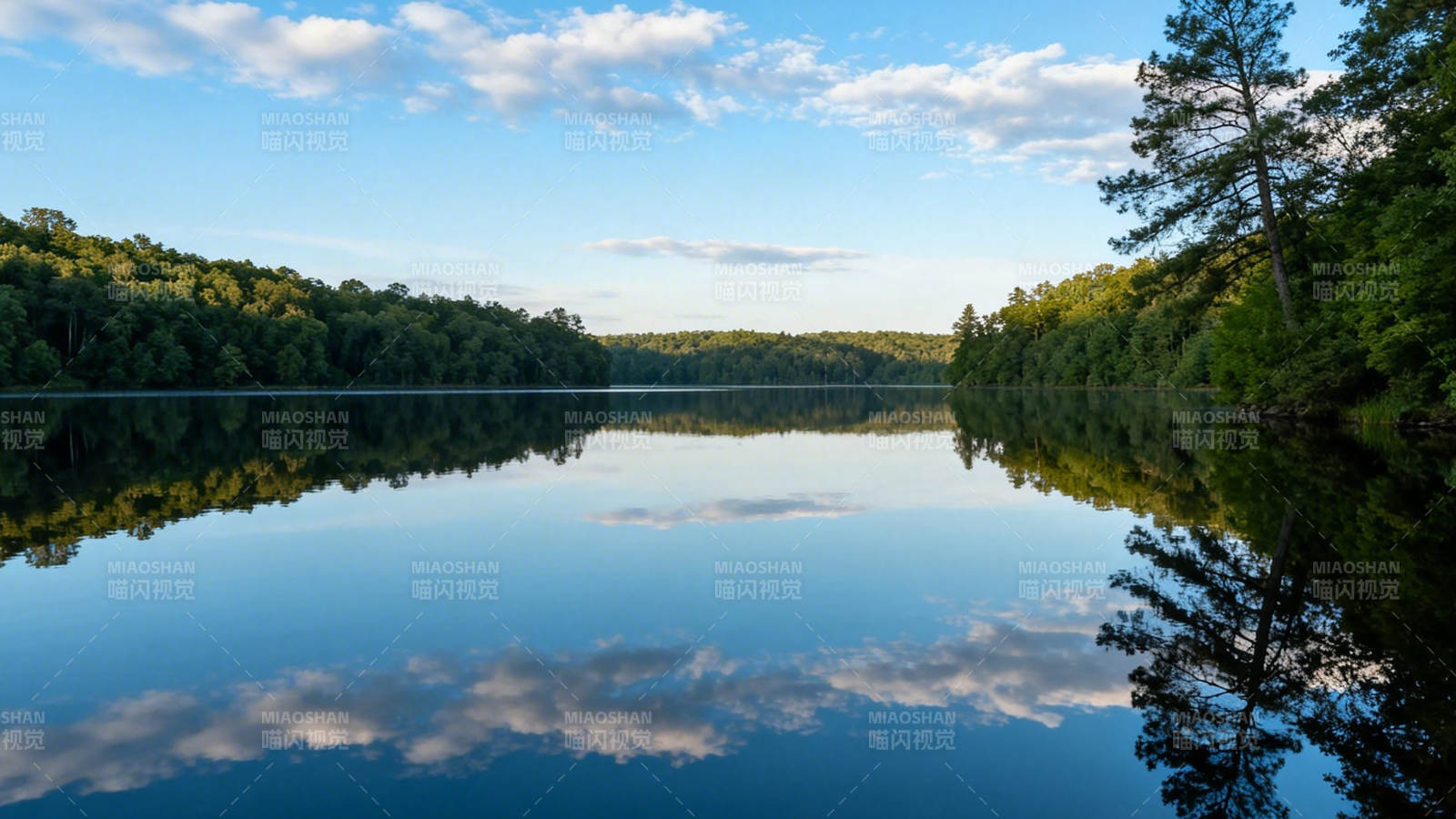 湖光山色镜中映图片