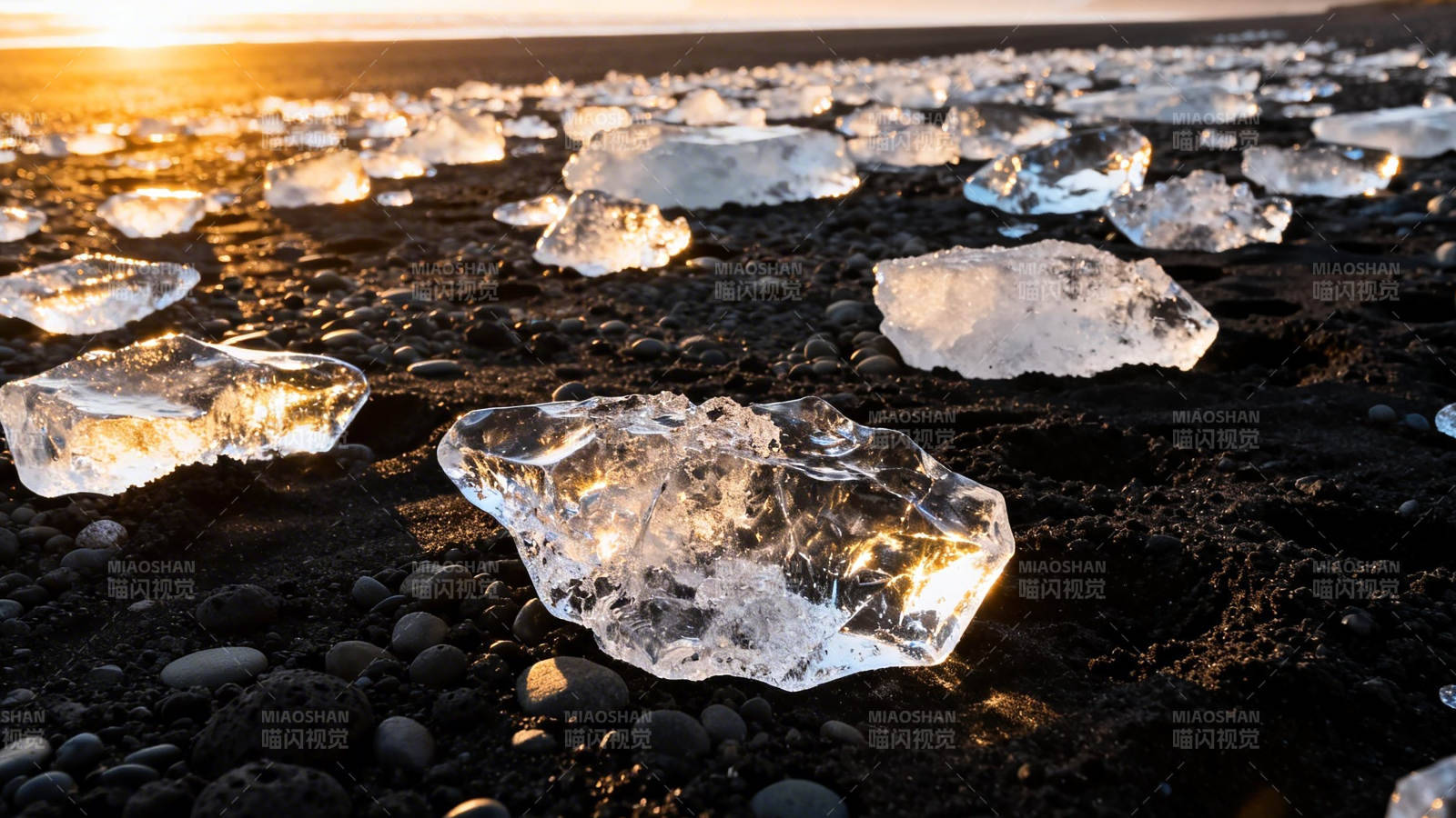 冰晶沙滩日落图片