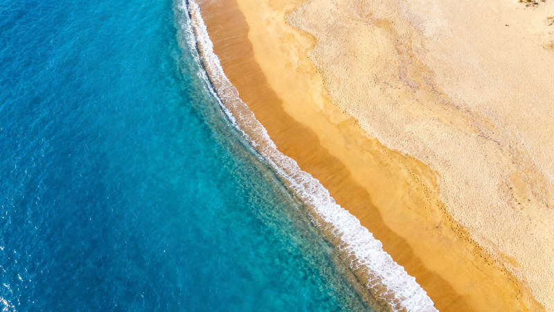 碧海金沙海岸线图片