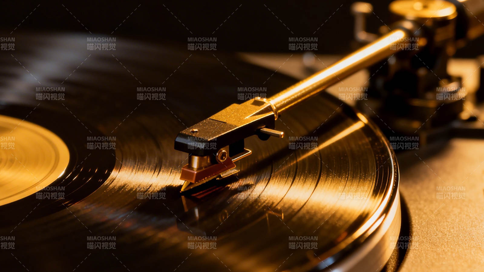 黑胶唱片播放瞬间图片