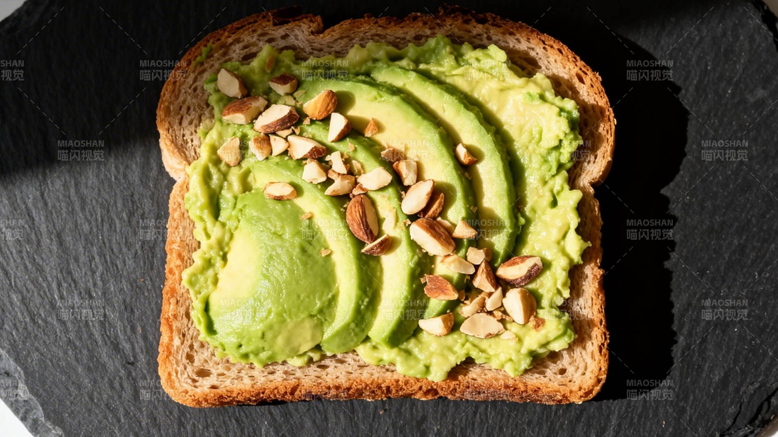 牛油果吐司图片