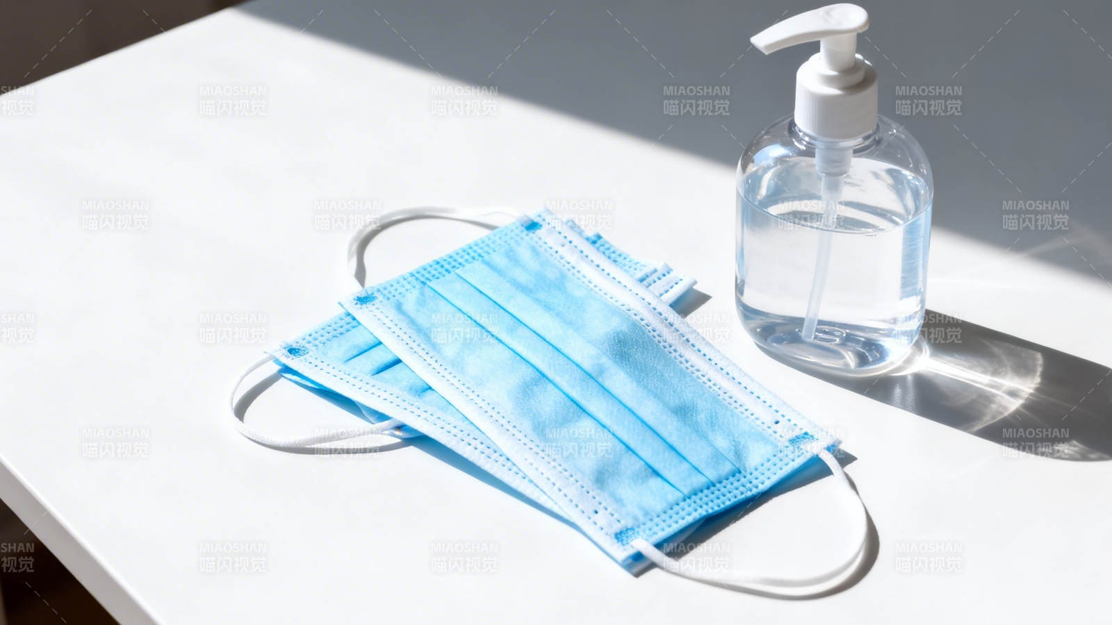口罩与洗手液图片