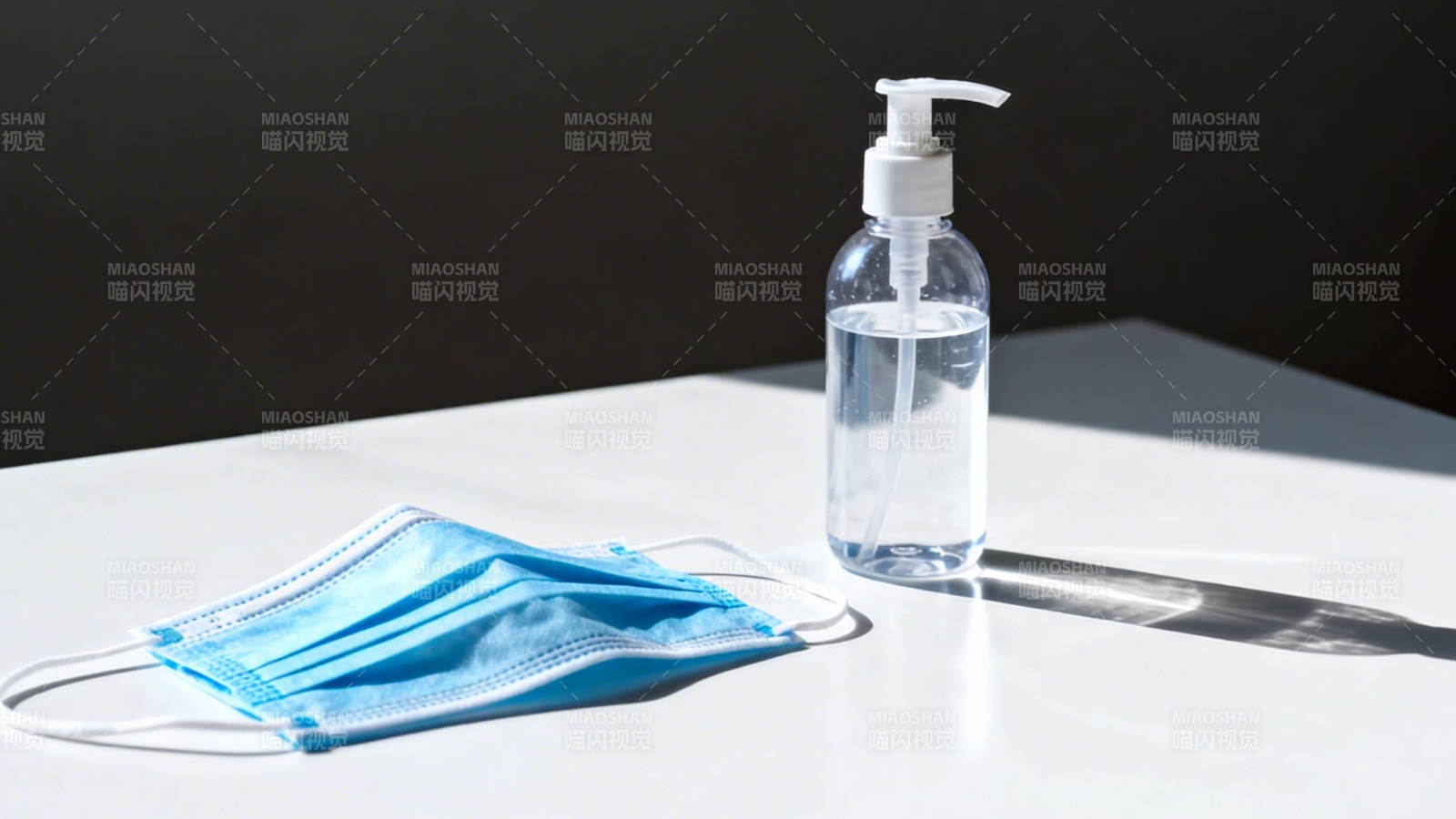 口罩与洗手液图片