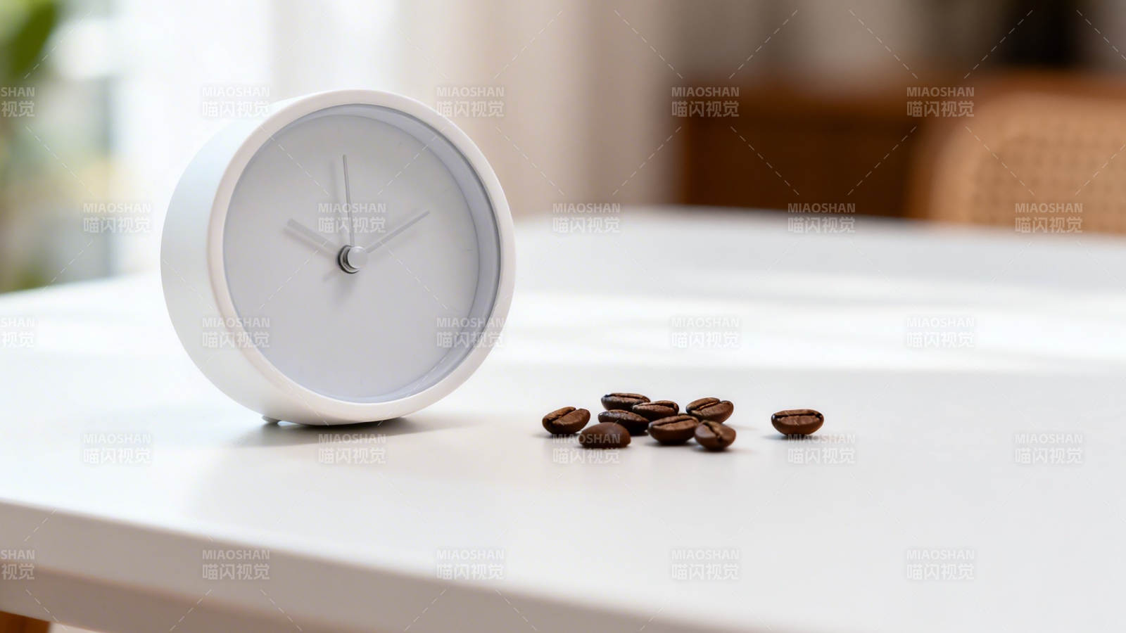时钟与咖啡豆图片