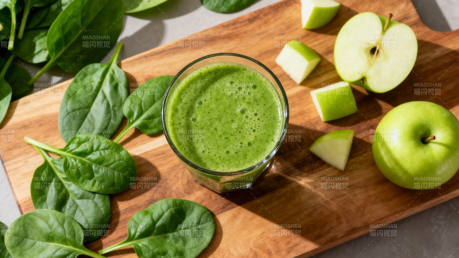 绿色苹果菠菜汁图片